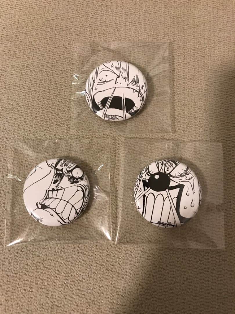 ※入手困難（非売品）ワンピース　オールフェイス　缶バッジ　ステッカー等おまけ付き