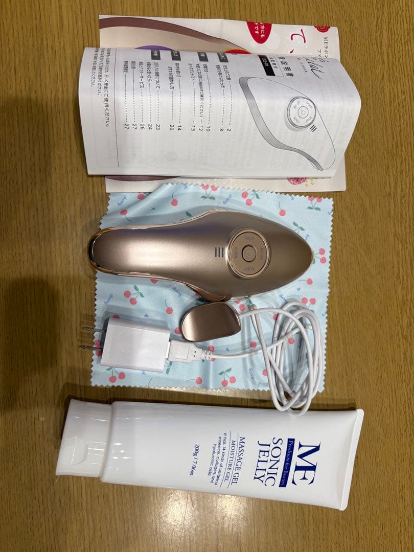 ME ラボンエクラ　美顔器　IKKOプロデュース