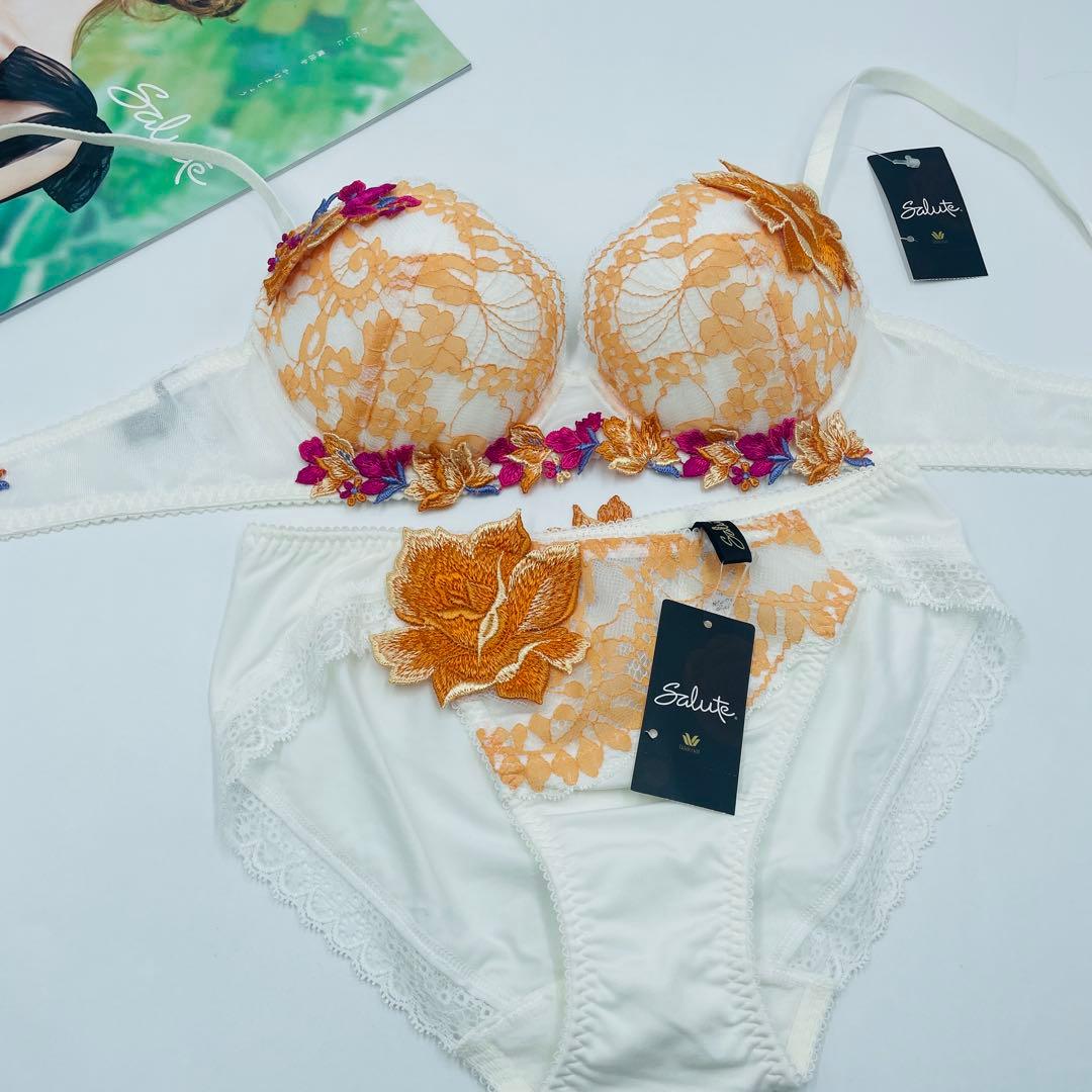 ワコール サルート 32G P-upタイプ 無邪気な少女が淑女へC75L