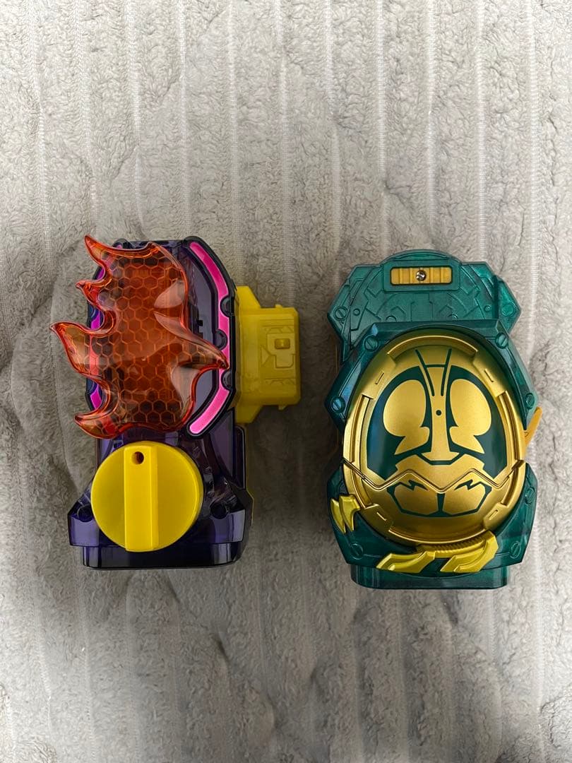 仮面ライダーリバイス　ゴールドスピノバイスタンプ　限定品　ボルケーノスタンプ 一輝兄は2号の魂を宿す者だった！DXゴールドスピノバイスタンプ