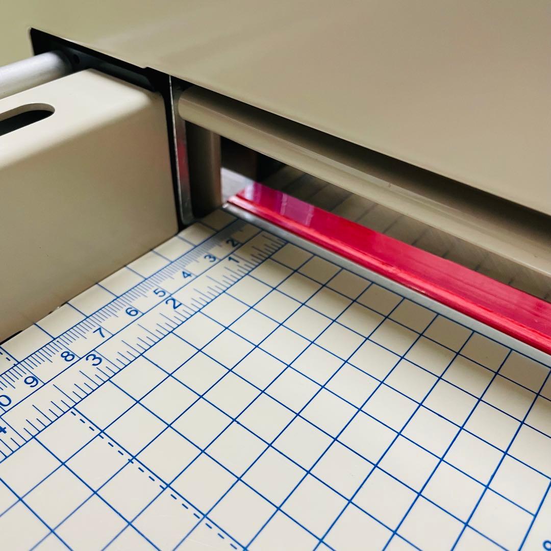 大型ペーパーカッター 裁断機 A4対応 書籍裁断 3.7cm