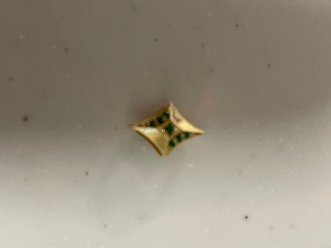 喜平　デザイントップ　重量0.88 ダイヤ➕エメラルド