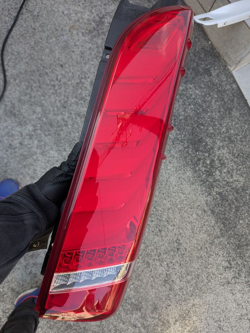 ハイエース　テールランプヴァレンティ