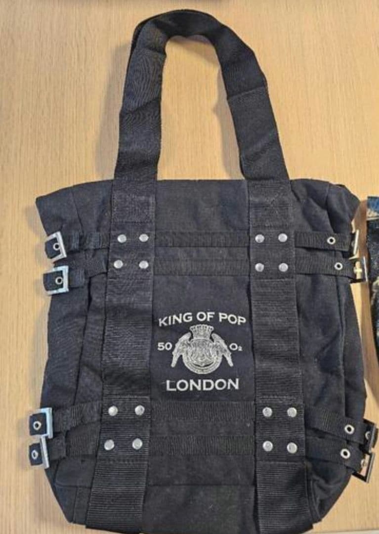 【未開封】マイケル・ジャクソン BAD衣装型バッグO2 アリーナ 未使用】マイケル・ジャクソン BAD トートバッグ メンズ レディース