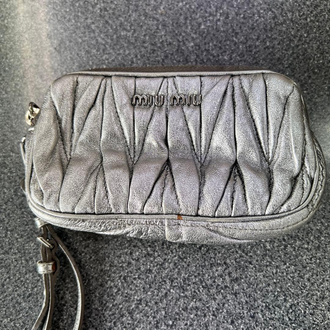 正規品　MIUMIUコスメポーチ　シルバー
