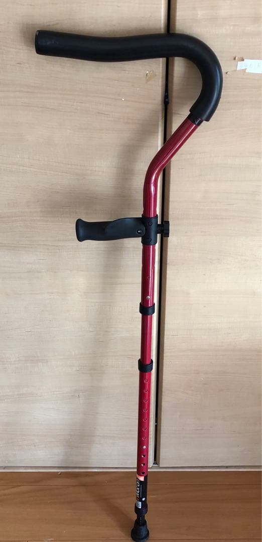 ミレニアル　松葉杖