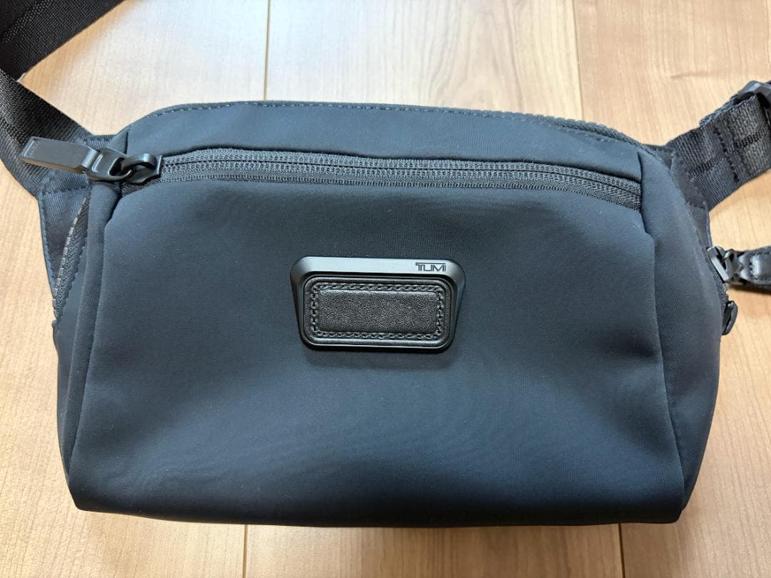 TUMI スリムスリングボディバッグ ブラック