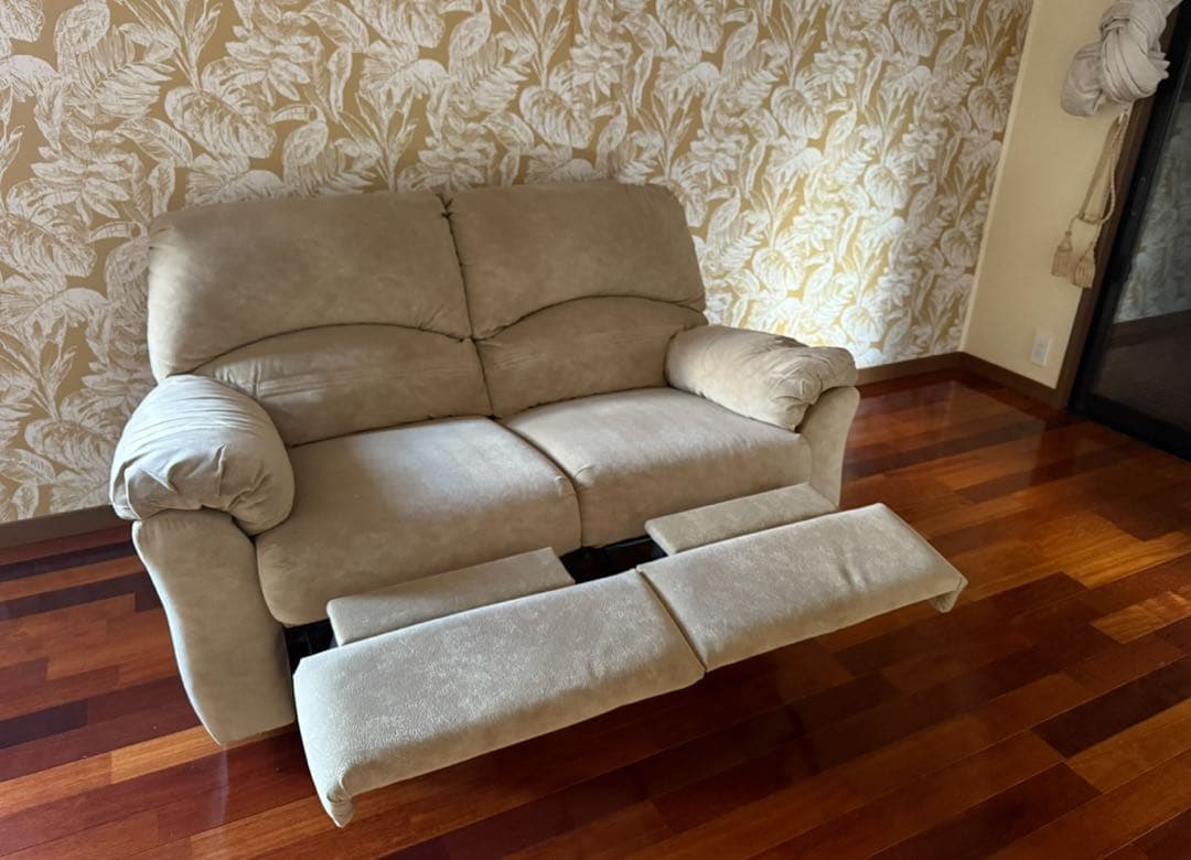 フットレスト付き高級ソファ