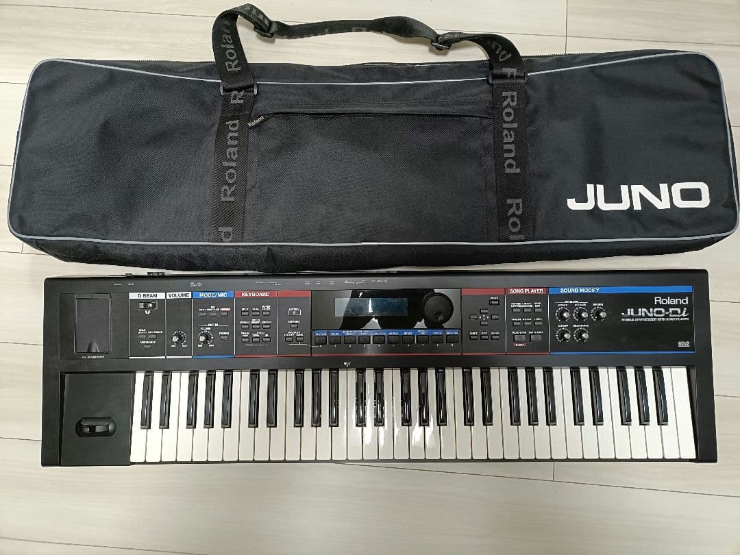 美品Roland JUNO-Di シンセサイザー Roland - JUNO-Di | Mobile Synthesizer with Song Player