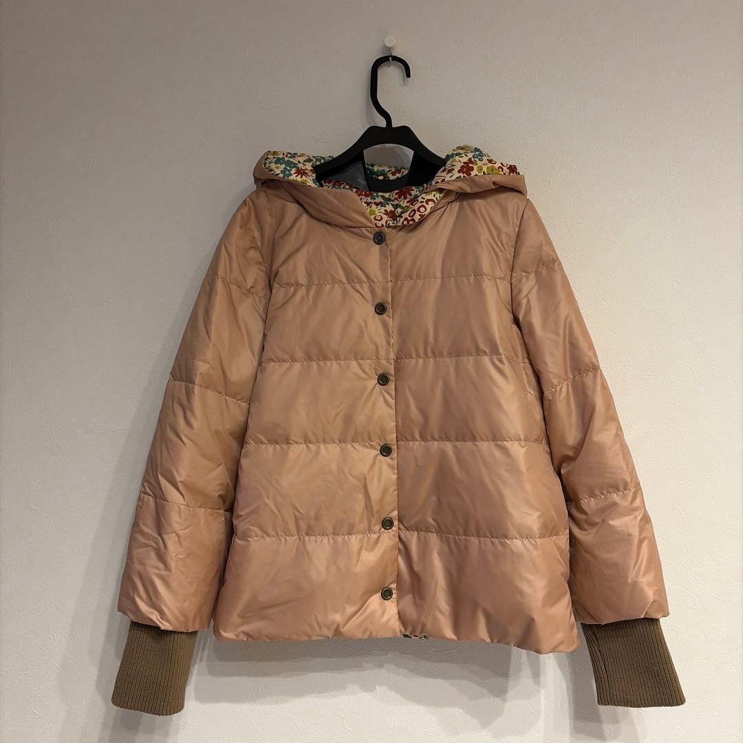 ホコモモラのリバーシブルフード付きダウンジャケット