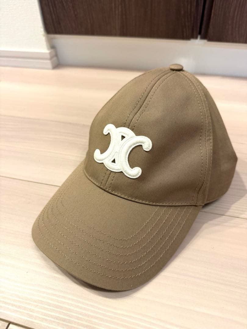 【美品】セリーヌ トリオンフ ベースボールキャップ グレージュ Mサイズ CELINE】トリオンフ ベースボール キャップ グレージュ (CELINE