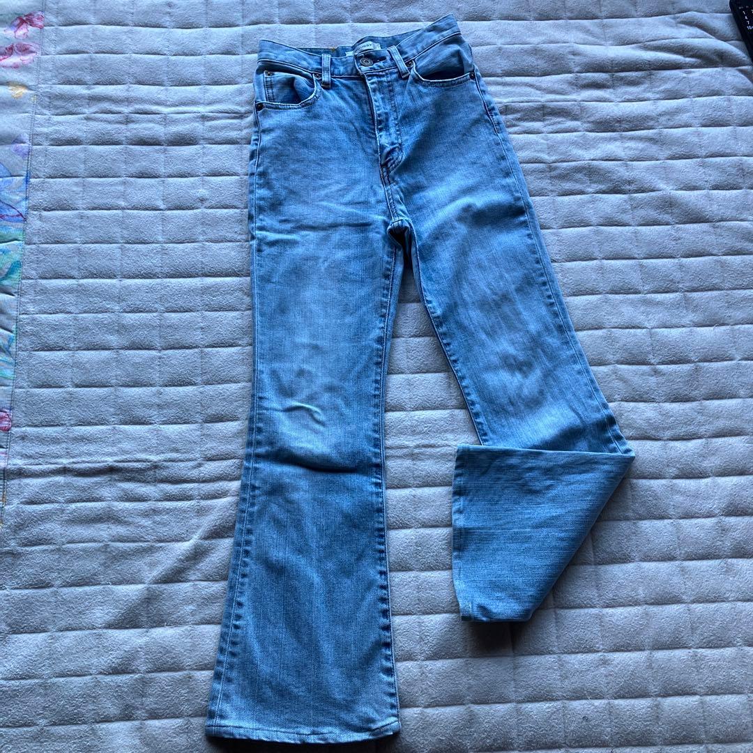 MOUSSY ブーツカットデニム ライトブルー - メルカリ