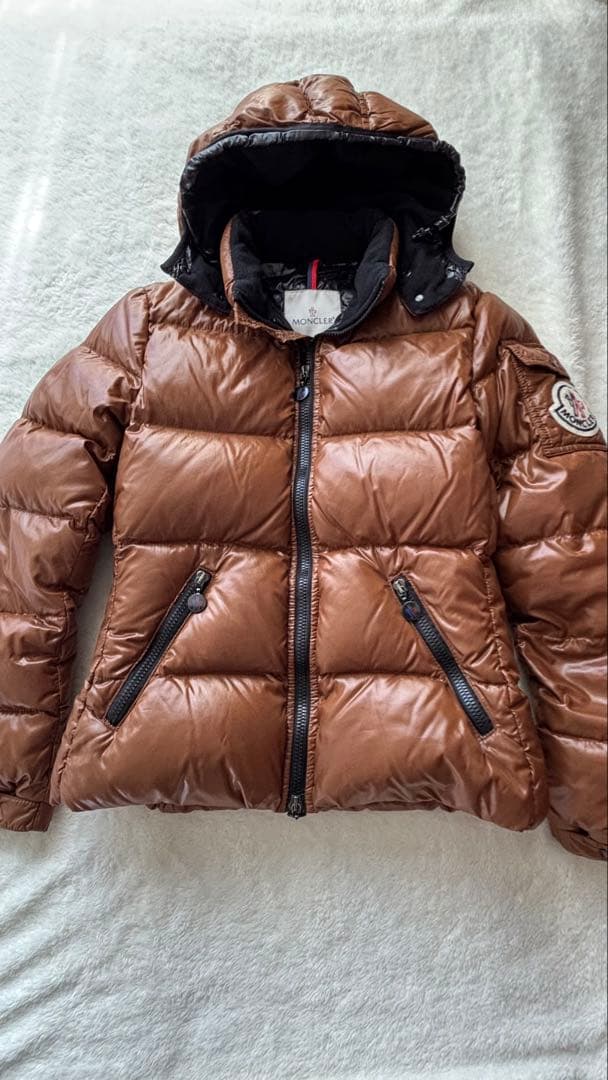 モンクレール　フード付きダウンジャケット　ブラウン