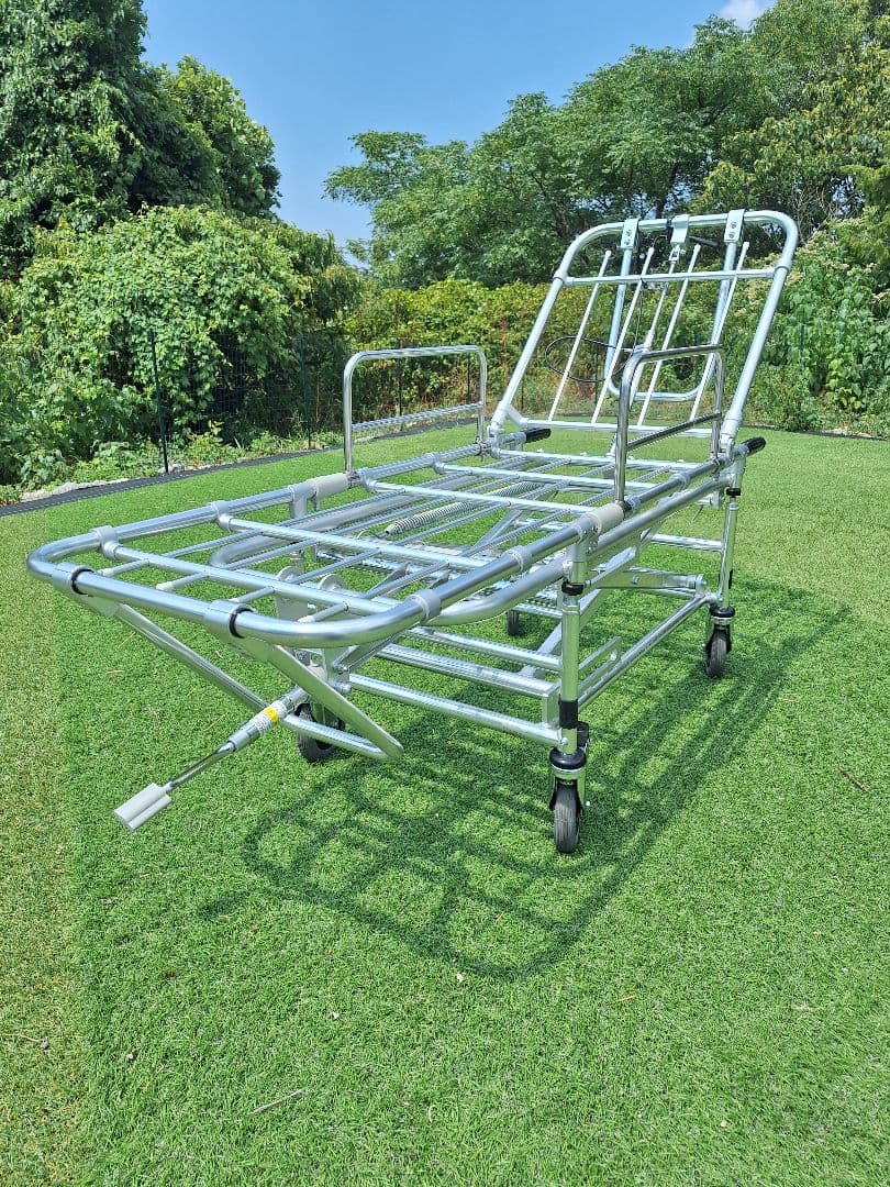 トヨタ純正昇降型ストレッチャー 車載（松永製作所製) - メルカリ