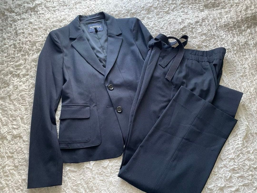 美品•アルマーニジーンズ　パンツスーツ 10/8 Sun｜「ジョルジオ アルマーニ」のパンツスーツはクラシカルに