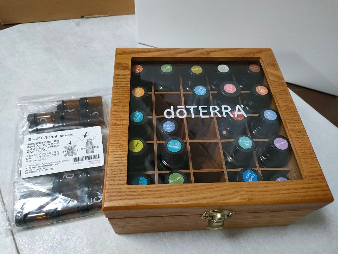 ドテラ　エッセンシャルオイルセット　２１本　小瓶付き24個　木箱
