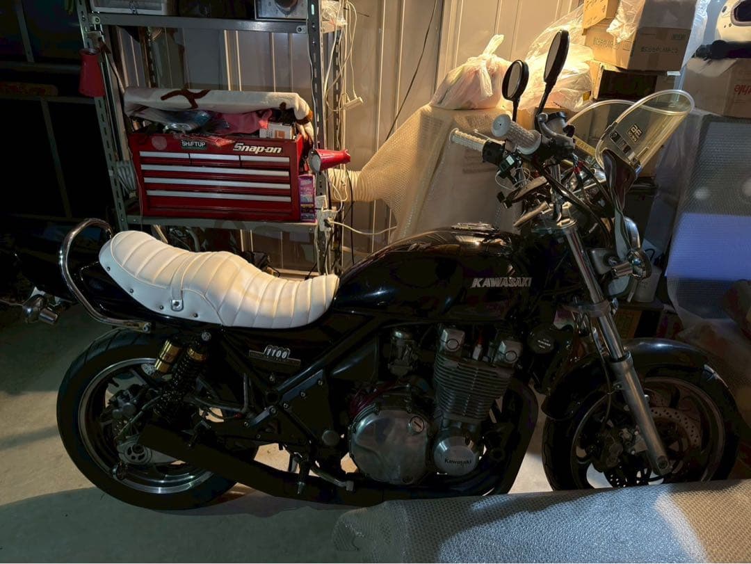 ゼファー1100 シート