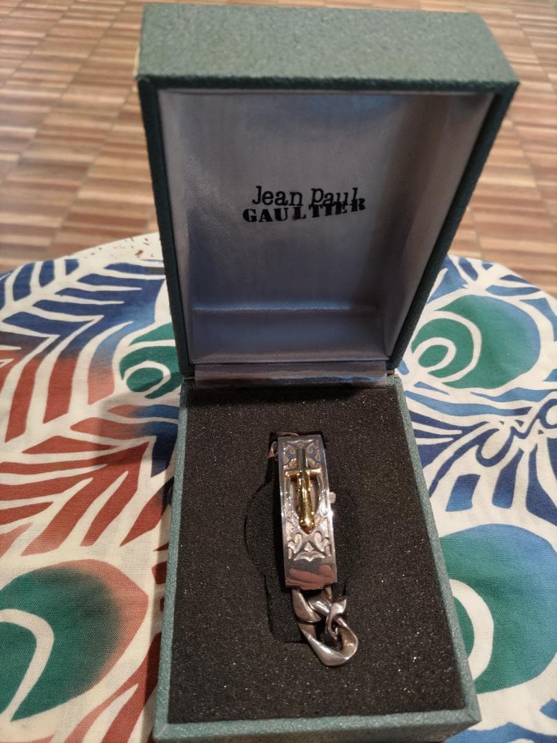 ゴルチエ／ヴィンテージのシルバーウォッチ