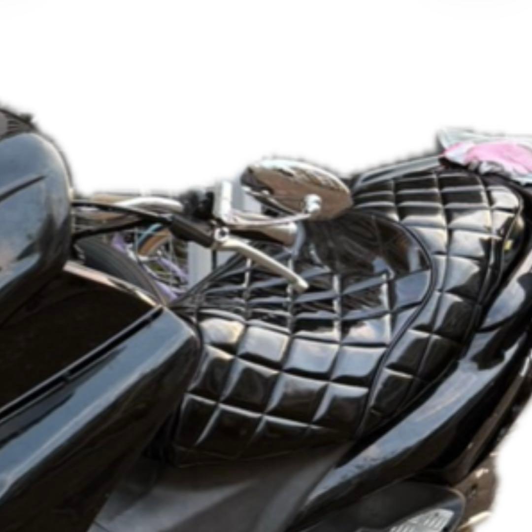 【表皮新品】マジェスティ125 シート エナメル コマジェ 表皮新品】マジェスティ125 シート エナメル コマジェ