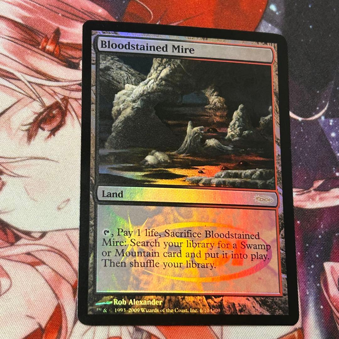 Foil】《血染めのぬかるみ》(ジャッジ褒賞)[DCIマーク] 英語版