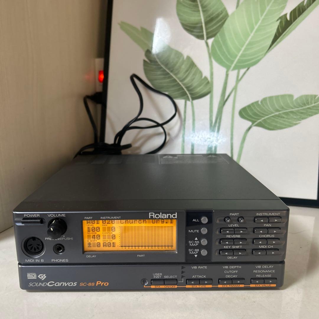 送料無料　￼Roland SC-88Pro 音源モジュール