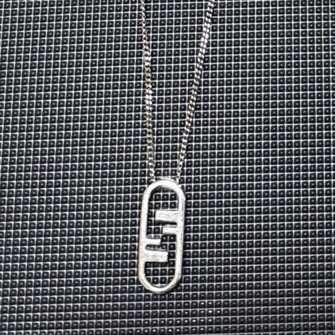 フェンディ オーロック ネックレス シルバー