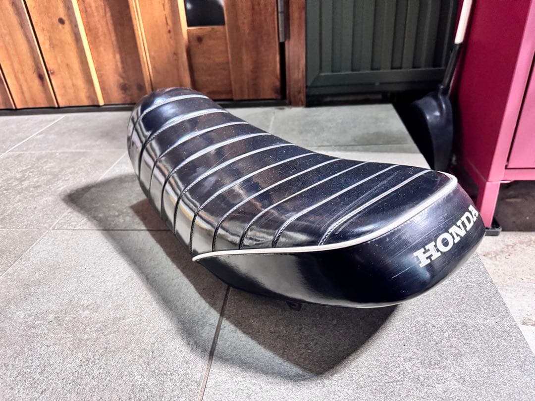 エイプ50 純正シート　エナメルタックロールシート