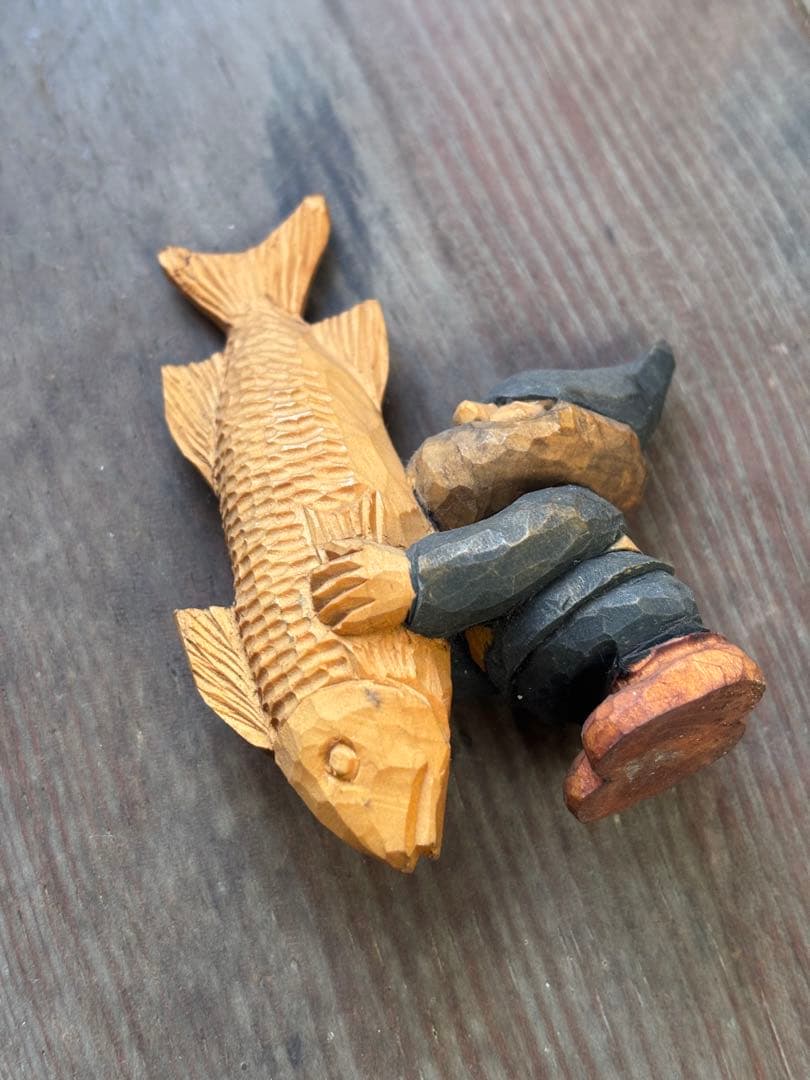 藤岡孝一 木彫 ポルックス 小人 魚を抱える小人 a 北海道作家 彫刻