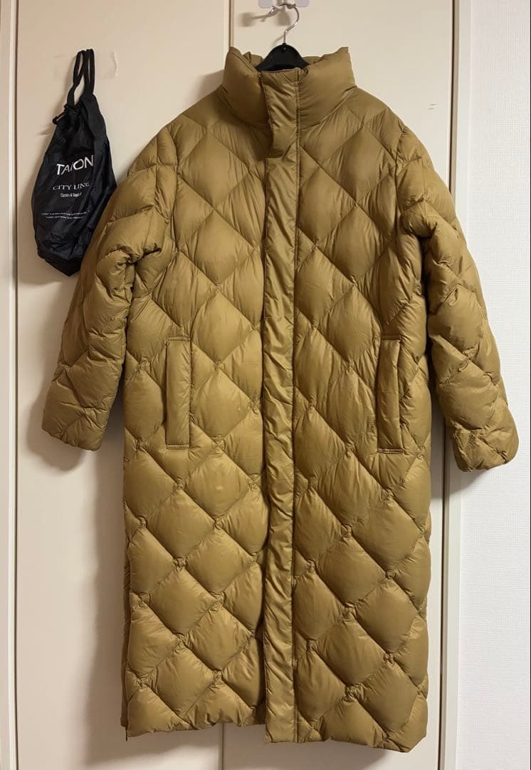 【WEB限定】【TAION/ノーリーズ】別注ダイヤキルトロングダウン　キャメル