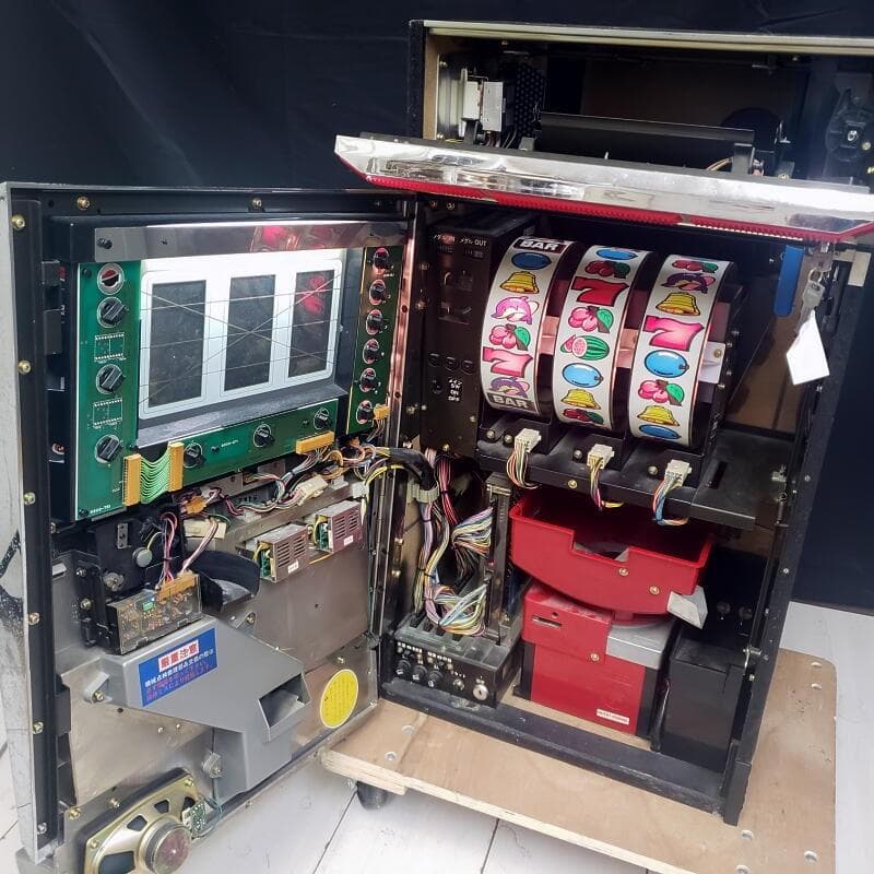 岐阜市 引取限定 現状 レトロ スロット 実機 ユニバーサル4号機