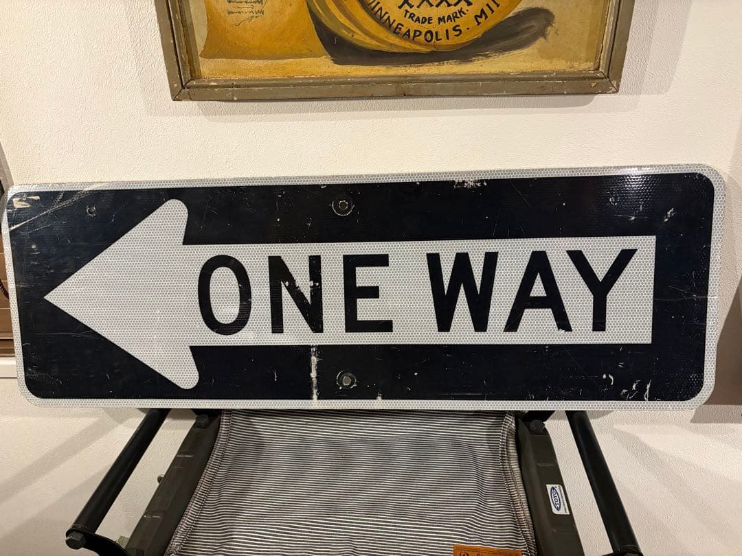 ONE WAY 交通標識 左矢印　アメリカヴィンテージ看板
