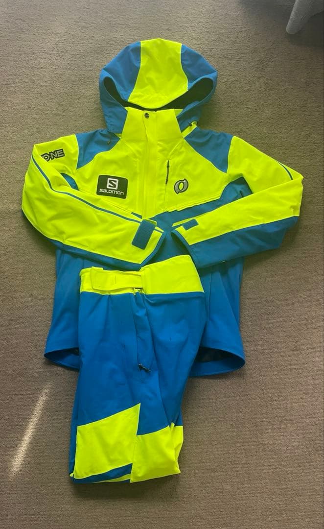 オンヨネ　サロモンワッペン付き　スキーウェア　上下セット　レディース　SS