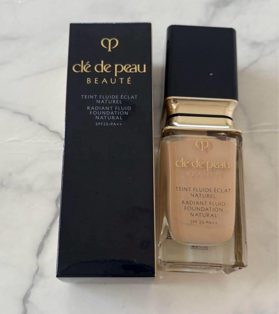 クレドポーボーテ タンフリュイドエクラ　ナチュレル　オークル10