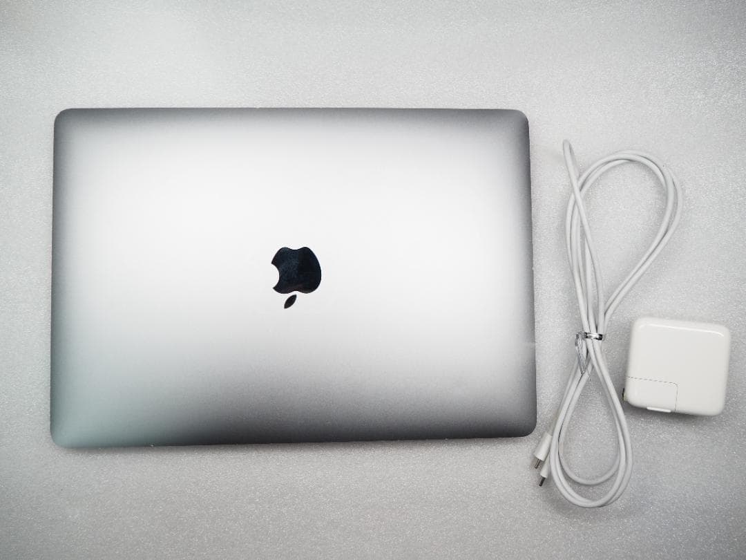 岡八郎　MacBook Air 2018