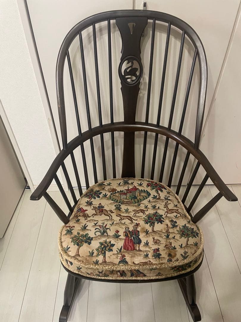 ルッキングチェアー　ERCOL