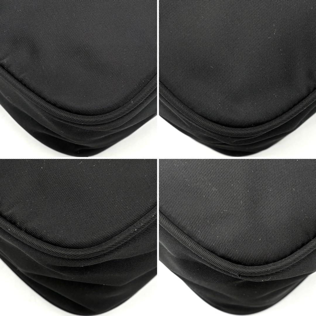 未使用保管品 プラダ アクセサリーポーチ 三角ロゴ 白タグ