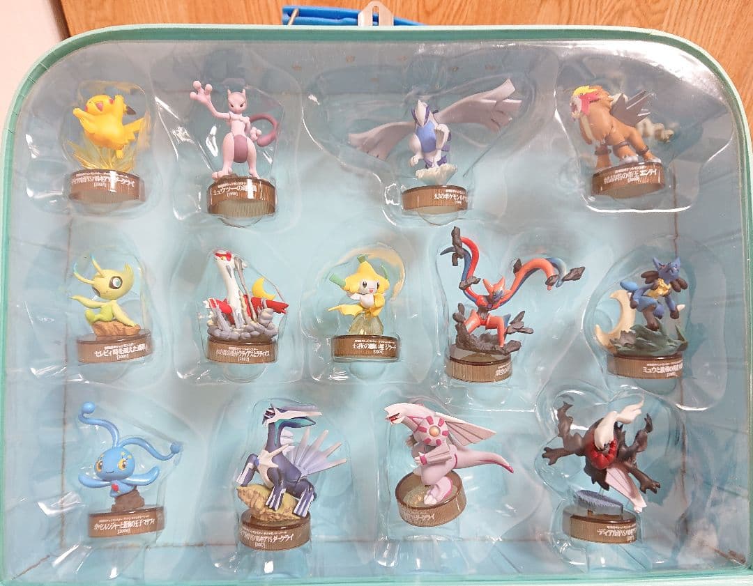 ポケモンフィギュア 映画10周年記念限定品 - メルカリ
