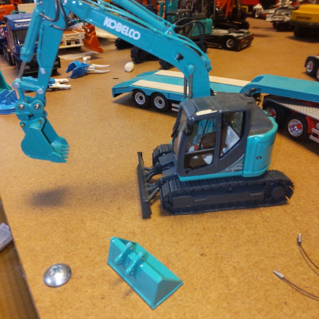 コベルコ建機　SK140SRLC クイックヒッチ法バケセット　1/50 コベルコ建機 SK140SRLC クイックヒッチ法バケセット 1/50 - メルカリ