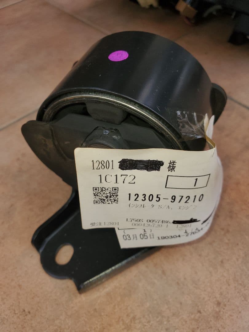 ダイハツ純正品　ネイキッド　ムーヴ等 エンジンマウント 12305-97210 ダイハツ（DAIHATSU） 12305-97210 エンジン マウント フロント 純正