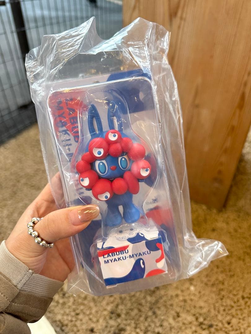 LABUBU ミャクミャク　フィギュア EXPO2025公式