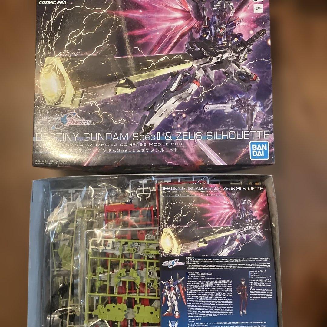 土日限定　HG デスティニーガンダムSpecⅡ ＆ ゼウスシルエット