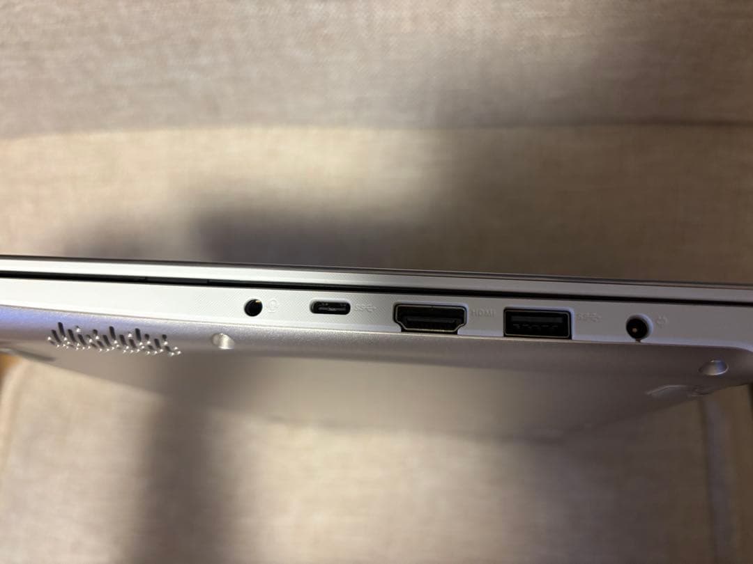 中古品]ASUS VivoBook 14 本体 ACアダプター付 動作問題な