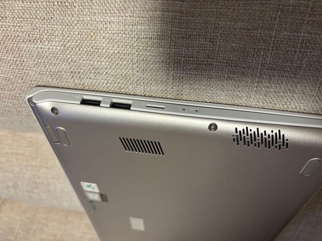 中古品]ASUS VivoBook 14 本体 ACアダプター付 動作問題なし