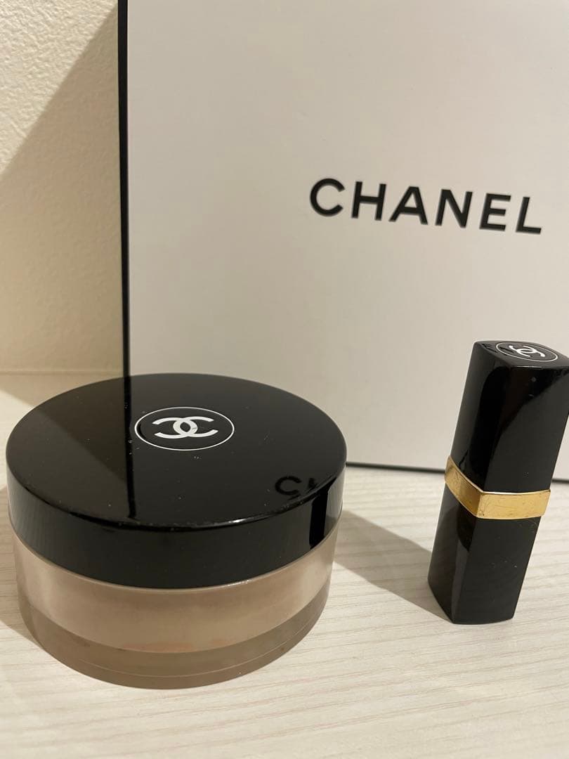 【プレミアムな美しさをCHANELが贈る至福のセット、フェイスパウダーと口紅】