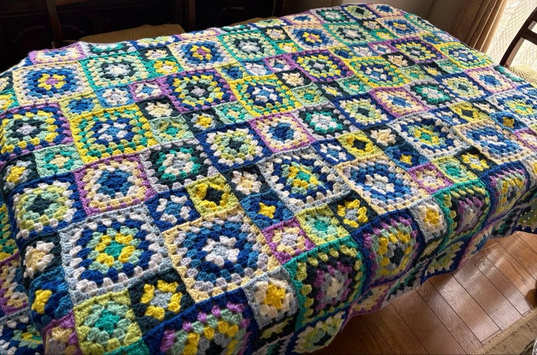 ハンドメイド✳︎大判✳︎グラニースクエア✳︎ブランケット✳︎マルチカバー