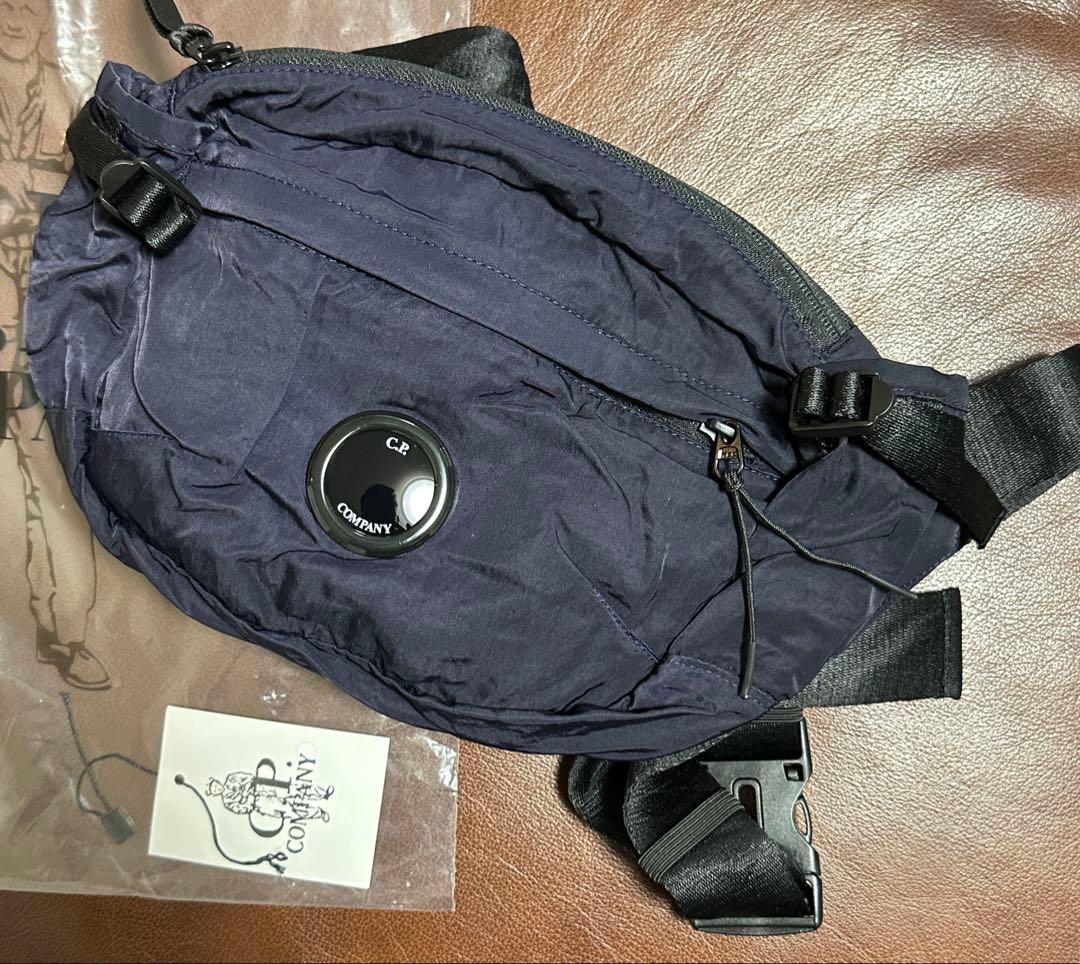 お*腐様 CP Company ネイビー ボディバッグ
