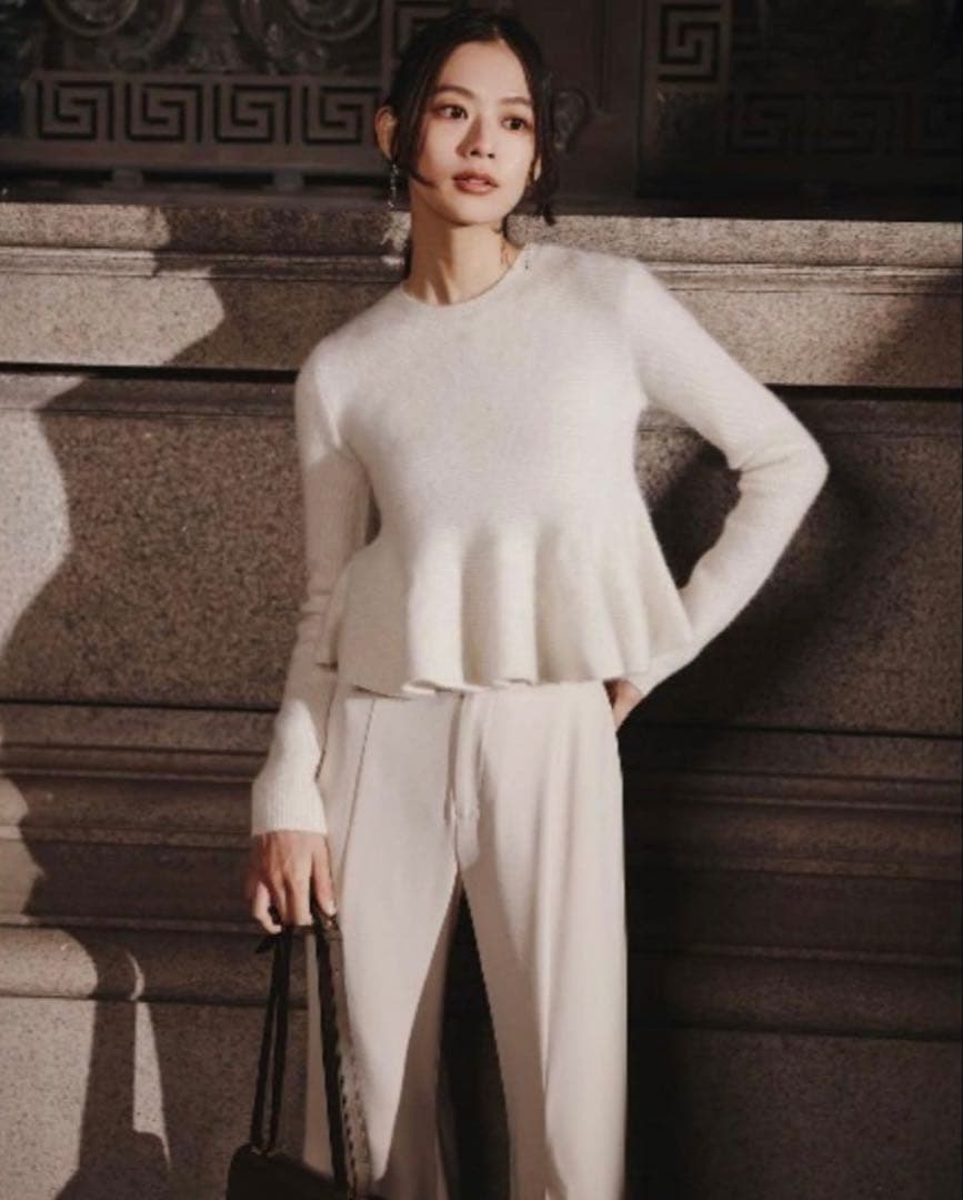 anuans アニュアンス　ペプラムショートニットトップス