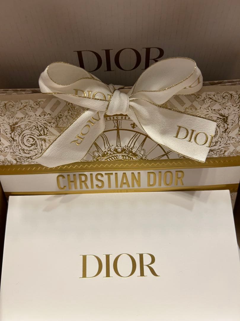 【新品未開封】 ディオール シークイン843 ディヴァイン ホリデー　ギフト用