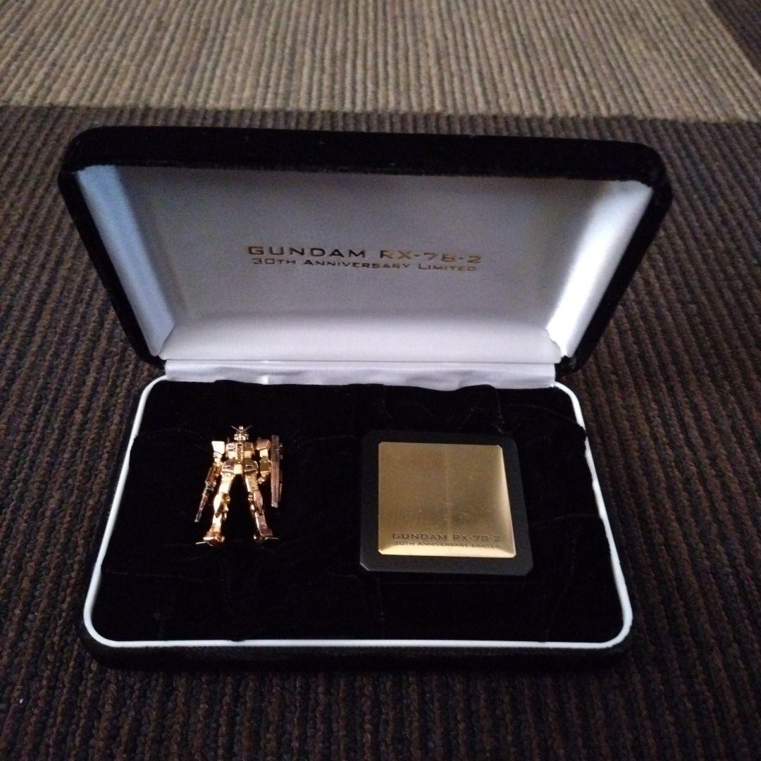 セブンイレブンフェア純金メッキガンダム Limited HG 1/144 RX-78-2 Gundam Gold Injection Color Seven Eleven