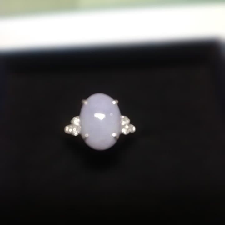 ラベンダー色のジェイド 翡翠k18WG リング 、メレダイヤモンド